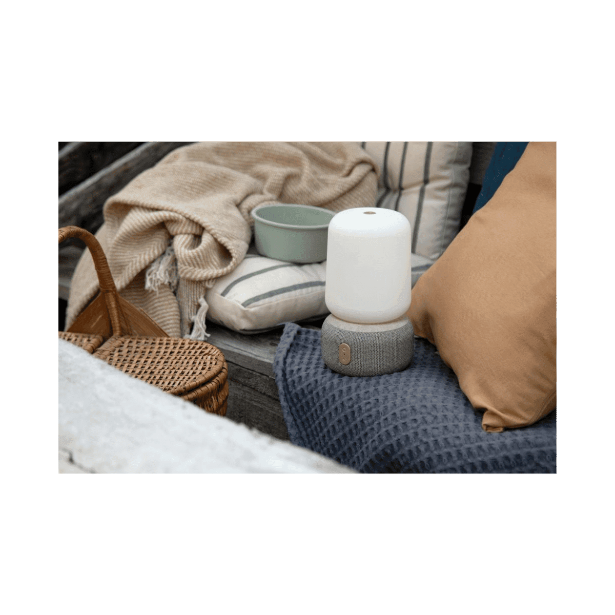 Lampe et enceinte circulaire 360° intégré(e) aLOOMI Wheat / Care